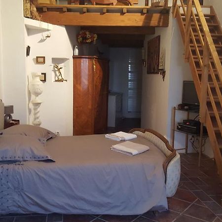 Les Croisees Bed & Breakfast Castillon-du-Gard Dış mekan fotoğraf
